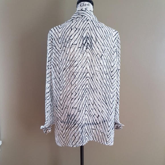 Trueworths SA Brand Light Striped Blouse size 34 - Picture 3 of 4